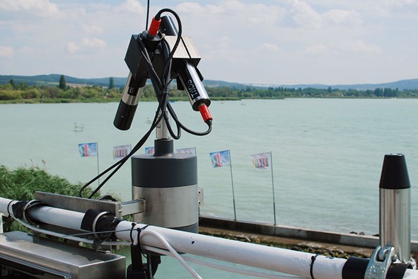 Figure 1. Each So-Rad system consists of two radiometers mounted on a rotating axle and a downwelling irradiance sensor mounted separately from the other sensors (right of the figure). Spectral measurements from the three sensors are combined to produce water reflectance.